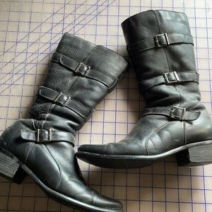 Fur lined leather buckle boots